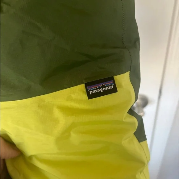 Patagonia Two-Tone Green Snowsuit - Picture 5 of 5
